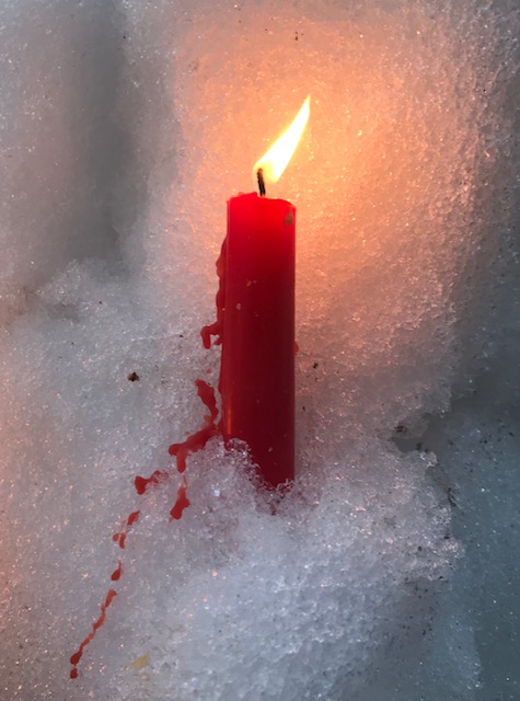 Punainen kynttilä.jpg